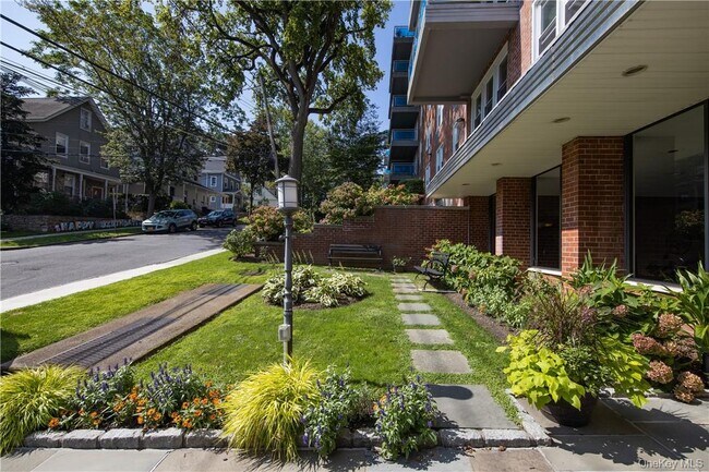 Foto del edificio - 21 Fairview Ave