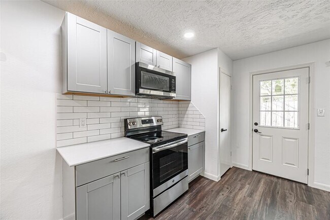 Foto del edificio - 9414 Springview Ln