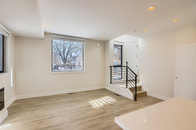 Building Photo - 1 br, 2 bath Condo - 5609 South Curtice St...