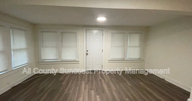Building Photo - 1710 40th St S