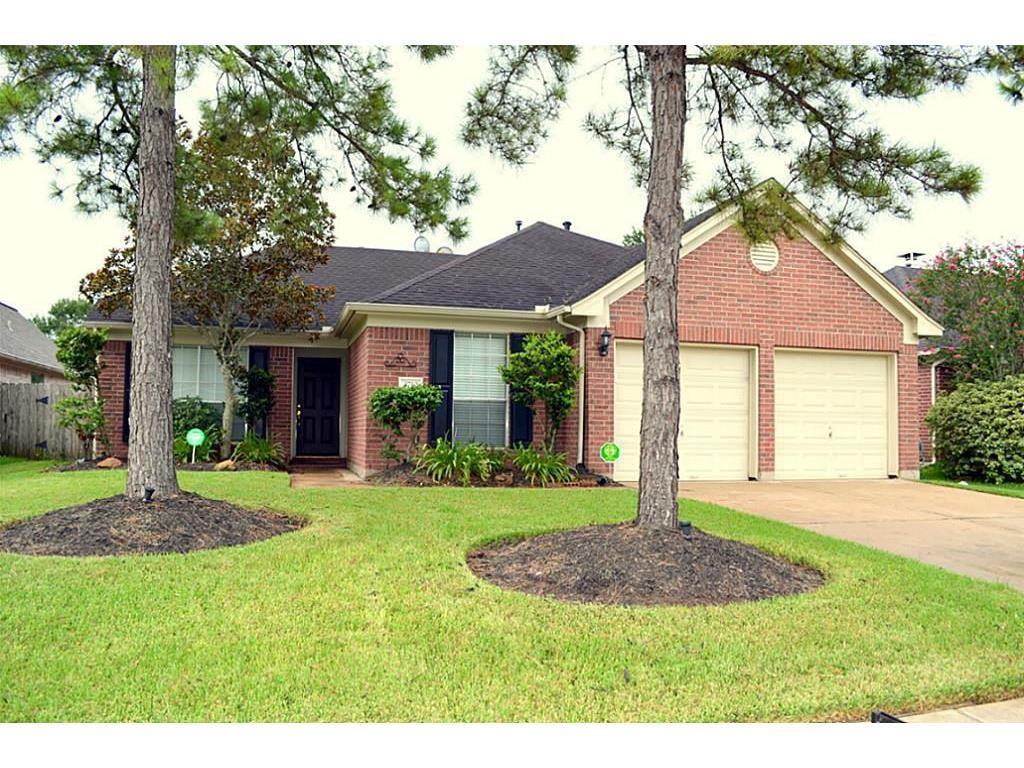 Glenhill Drive, Pearland, TX 77584 - 3 BR 2.5 BA single-family home - Glenhill Drive, Pearland, TX 77584 - 3 BR 2.5 BA single-family home