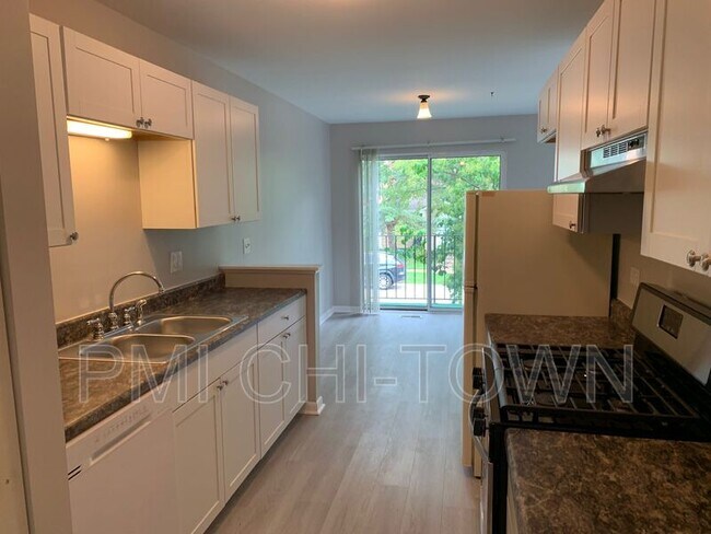 Building Photo - 422 N Cambridge Dr