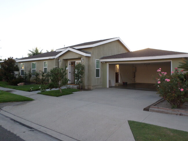 Building Photo - 10641 Brookshire Ave