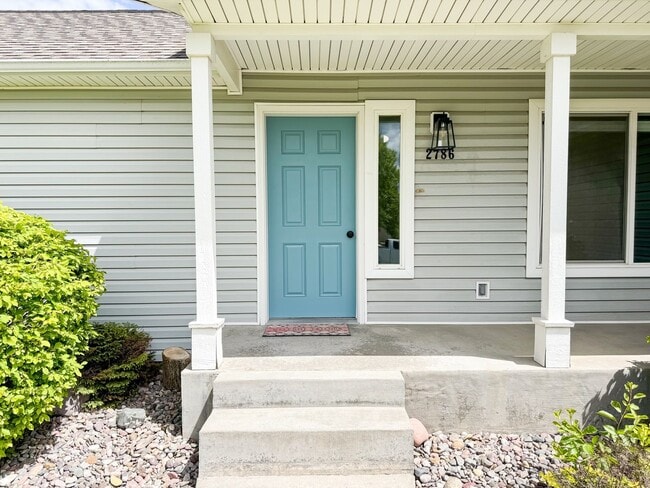 Building Photo - 3 Bed - 2 Bath - Fenced Yard