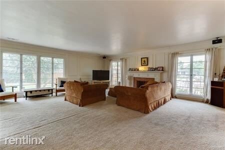 Foto del edificio - 3 br, 3 bath House - 4718 Saint Clair Ave