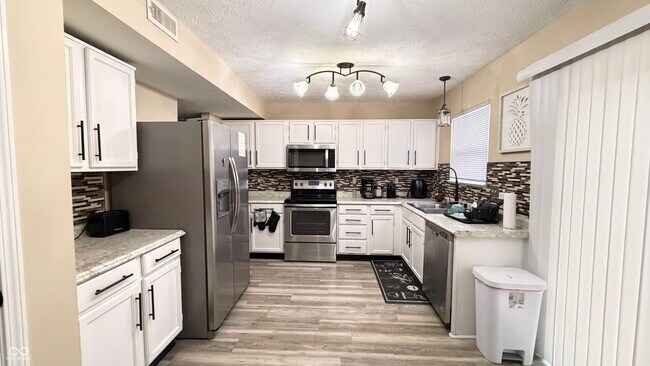 Foto del edificio - 6010 Lakeside Manor Ave