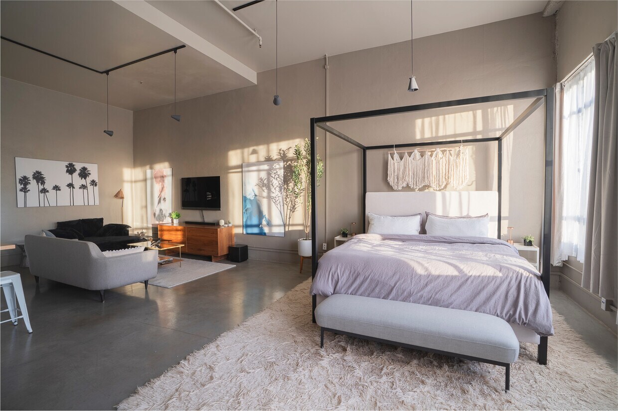 Foto principal - 849 S Broadway