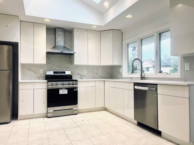 Foto del edificio - 393 White Birch Ln