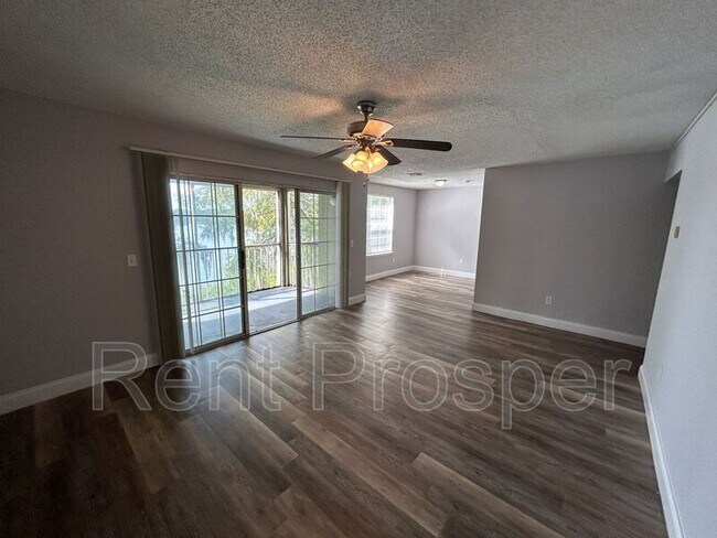 Foto del edificio - 3946 Versailles Dr