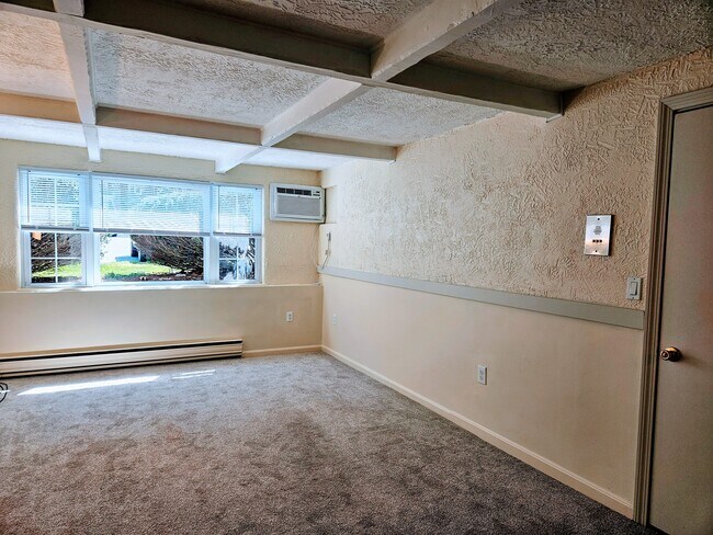 Building Photo - 126 Parker St