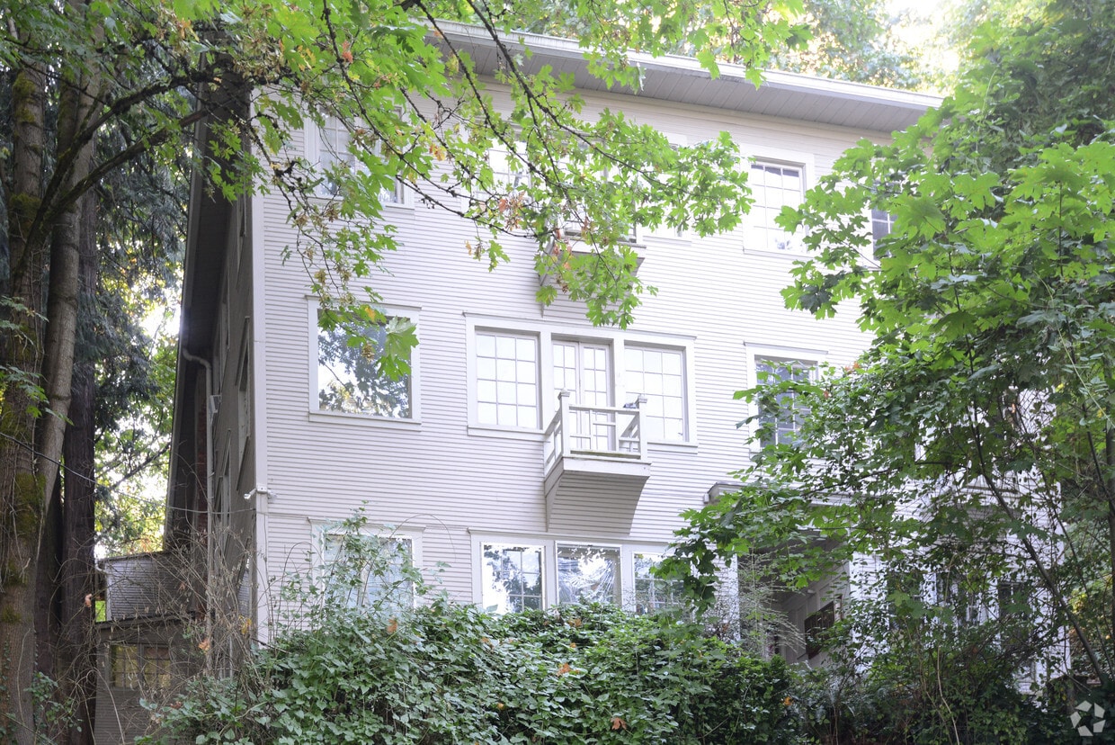 Building Photo - 1310 SW College St