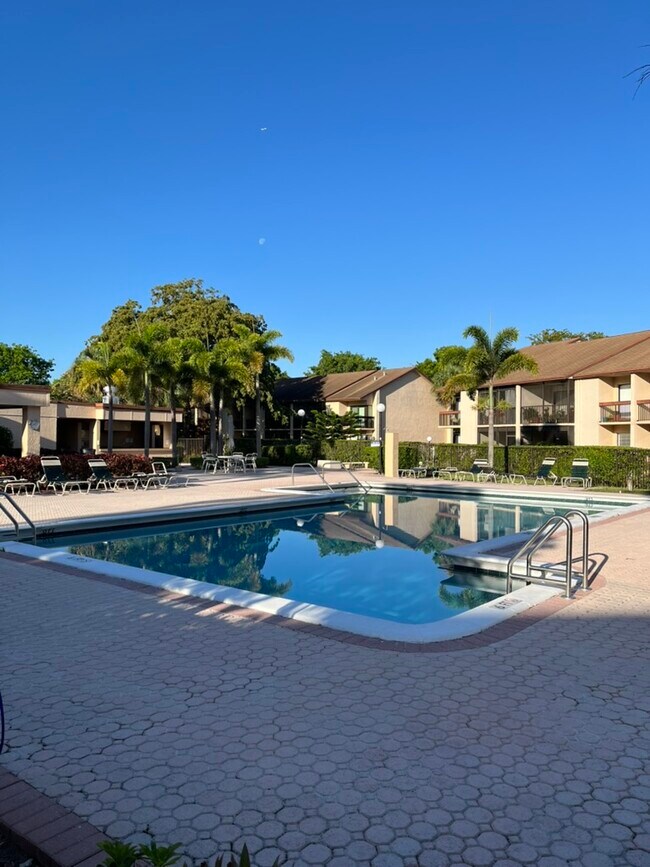 Foto del edificio - 2339 SW 15th St