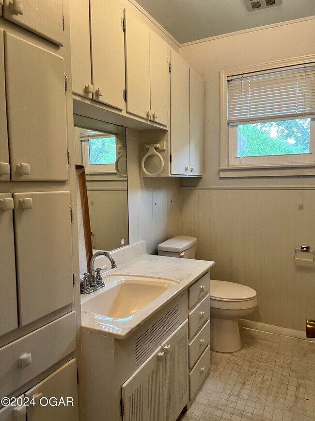 Foto del edificio - 708 Campbell St