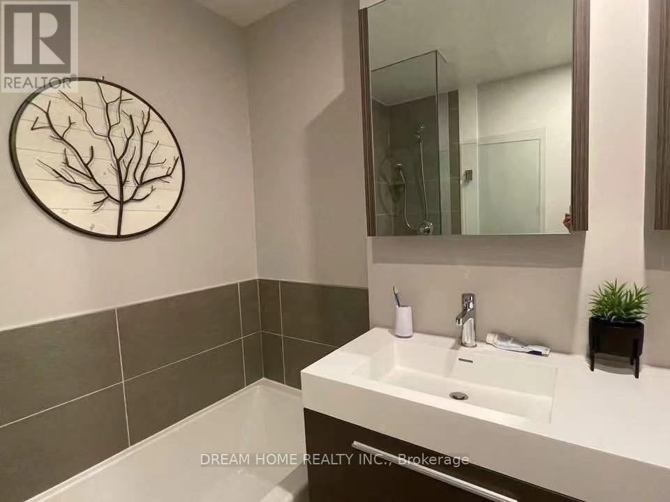 Photo du bâtiment - 270 Davenport Rd
