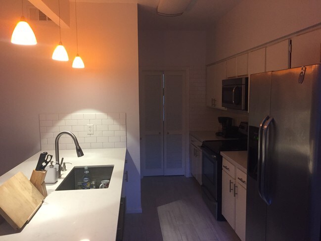 Abierto de diseño - 1201 McDuffie St