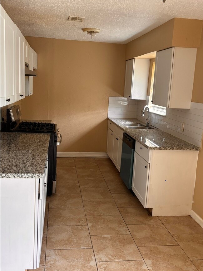 Building Photo - 3306 Westhampton Dr