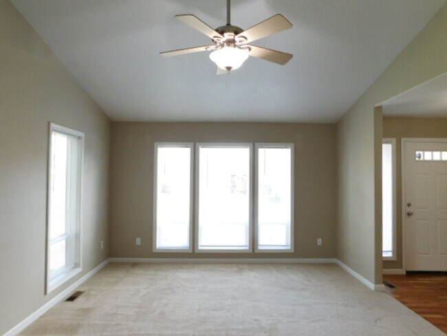 Building Photo - 3Bd/2Ba Single Story House - Available Soon!