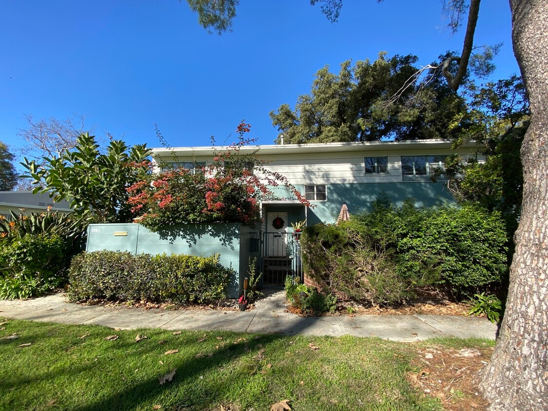 5283 Village Grn Unit .5, Los Angeles, CA 90016 Condo for Rent in Los Angeles, CA