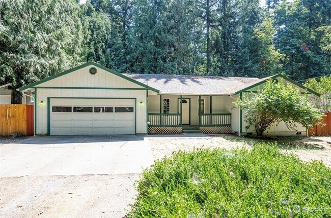 Building Photo - Charming Rambler in Gated Clearwood Community