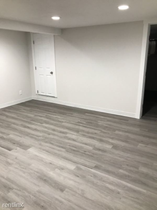 Building Photo - 3 br, 1 bath Apartment - 6288 south 400 east