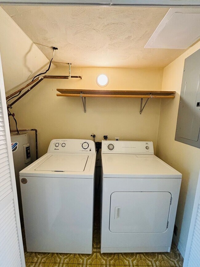 Foto del edificio - 2 Bedroom, 1.5 Bath Townhouse