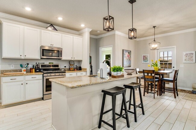 Foto del edificio - Bright, Beautiful Home in the Highly Desirable Sunrise Gated Community!