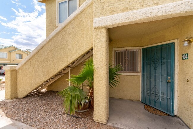 Building Photo - Two Bedroom Downstairs Condo