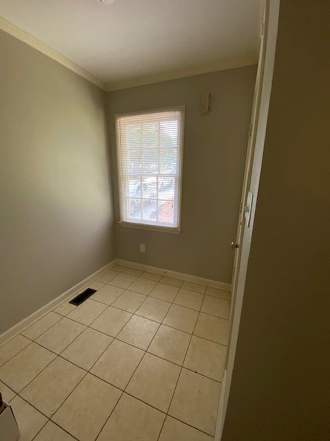 Building Photo - Burlington