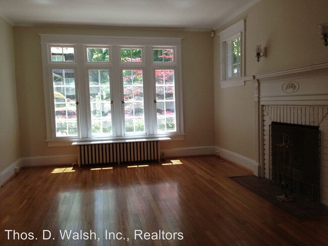 Building Photo - 2933 Ordway St NW