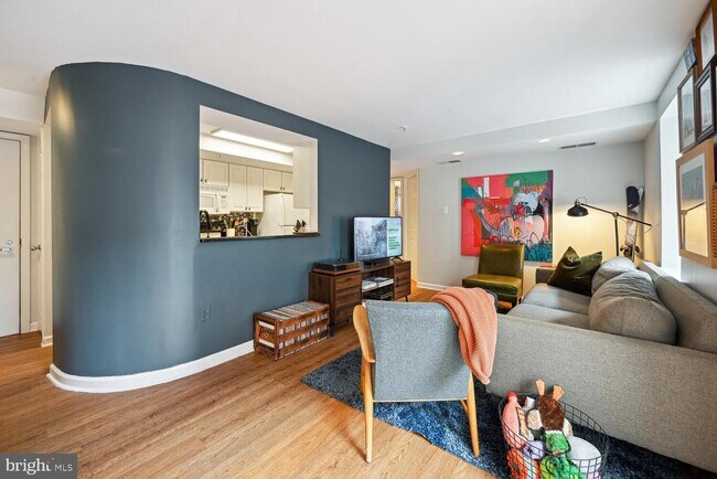 Foto del edificio - 1619 R St NW