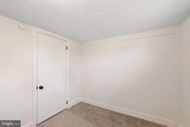 Building Photo - 3 Bedroom Feyetteville PA