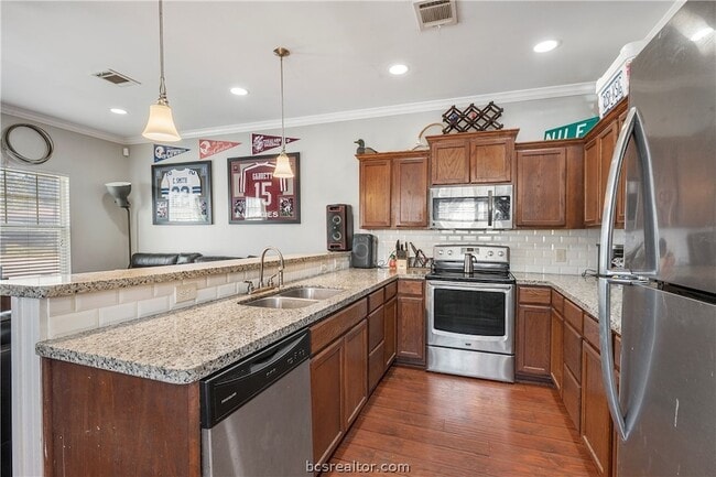 Building Photo - 114 Lynn Dr