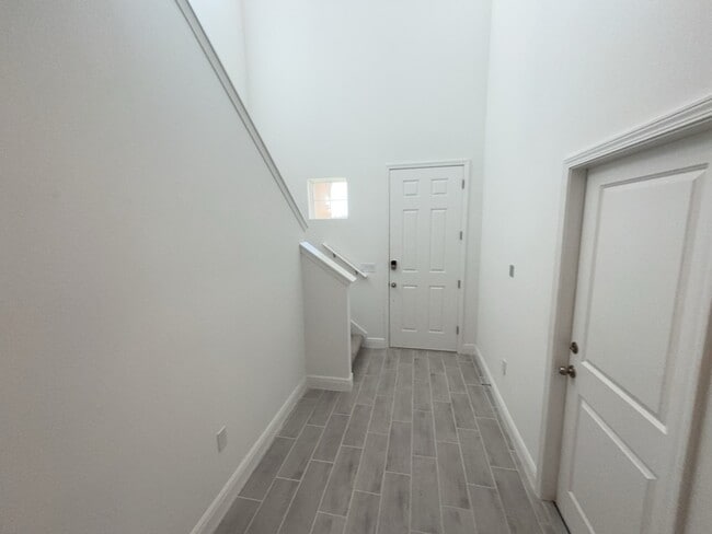 Building Photo - 2028 Sunshine Peak Dr