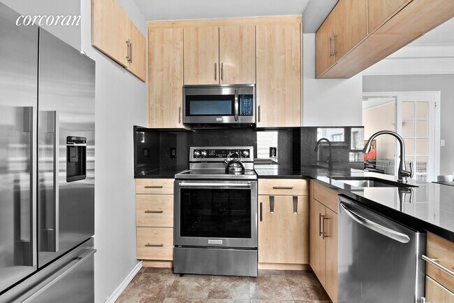 Building Photo - 235 W 76th St