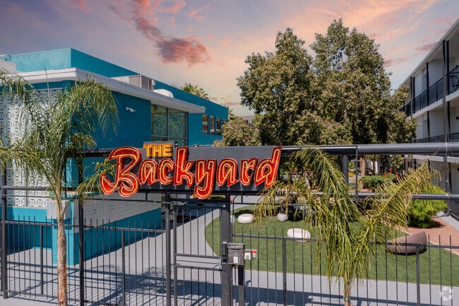 Impeccibly Landscaped Outdoor Backyard - Sahara Apartments