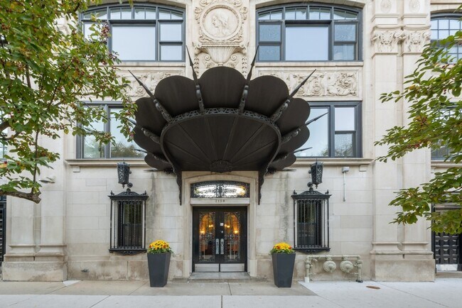 Foto del edificio - 2130 N Lincoln Park W