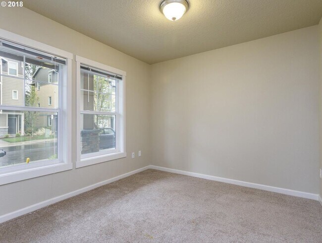 Foto del edificio - Neat and Tidy Newer Town Home with Two Master Bedrooms and Den on the Main Level - $500 off your ...