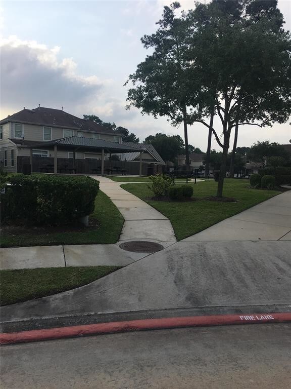 Building Photo - 16046 Summerville Lake Dr