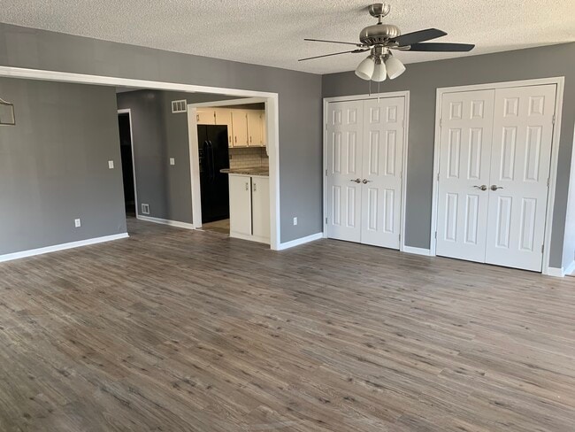Double storage closets - 14011 Dunbar Ct