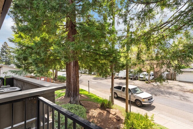 Foto del edificio - Beautiful Sawmill Commons Condo!