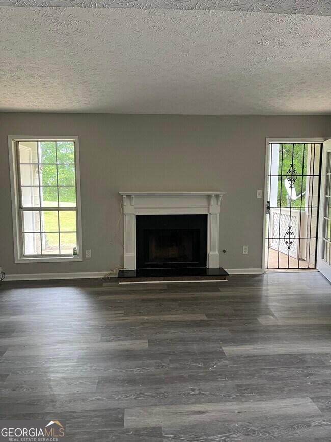 Foto del edificio - 9436 Cypress Ln