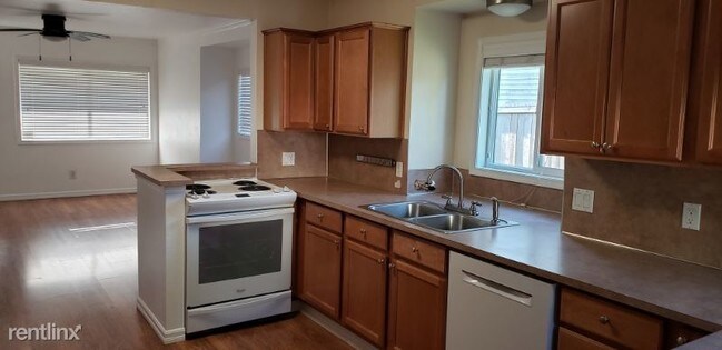 Building Photo - 2 br, 1.5 bath House - 3626 S L St