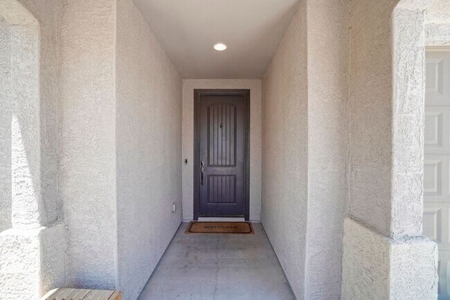 Foto del edificio - Gorgeous 4+1 Bdrm Home in Gladden Farms wi...
