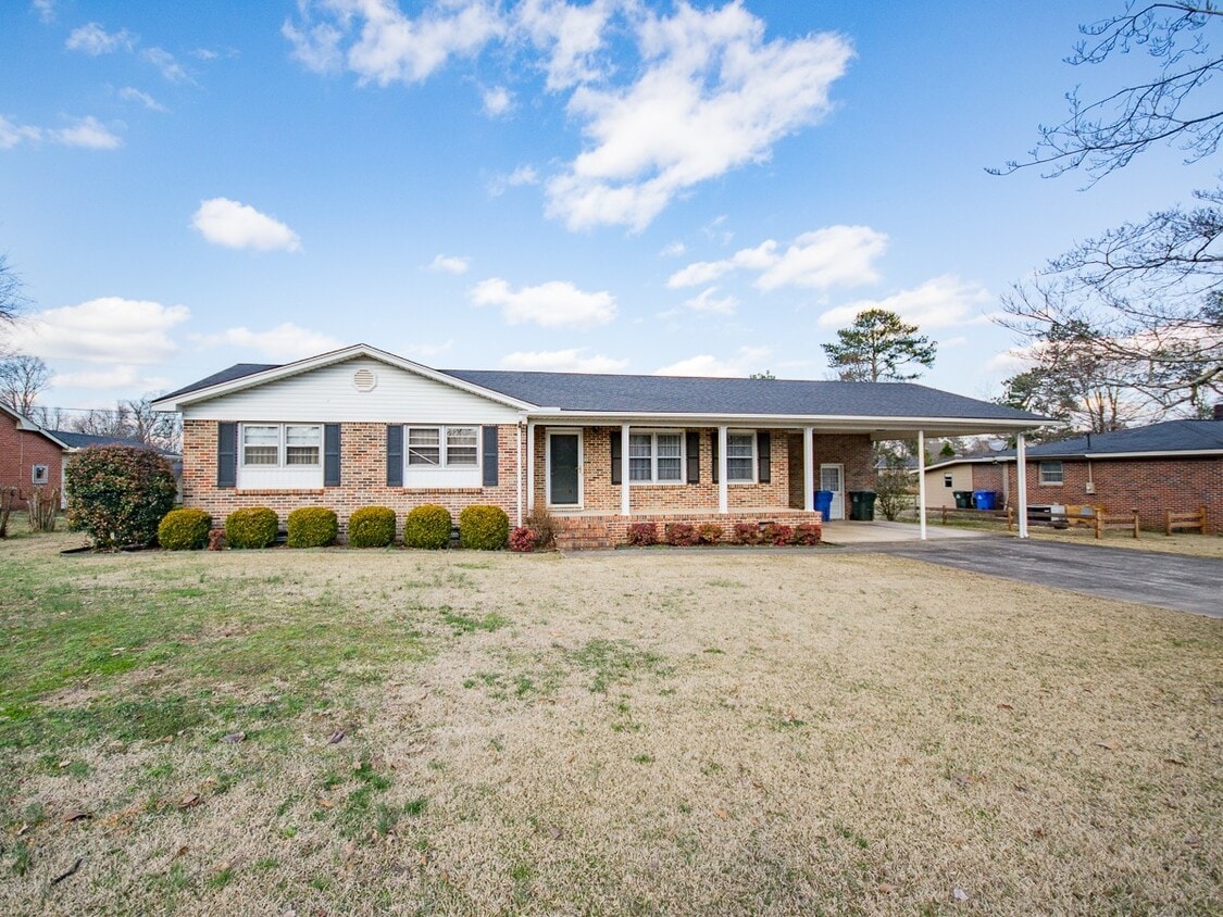 Primary Photo - Great location near downtown Athens! Lawn Care included, new LVP flooring! Fenced yard!