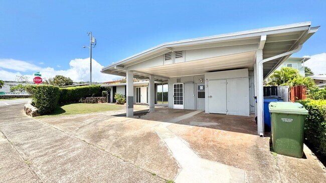 Foto del edificio - SPACIOUS 4 BEDROOM HOME IN DESIRABLE AIEA ...