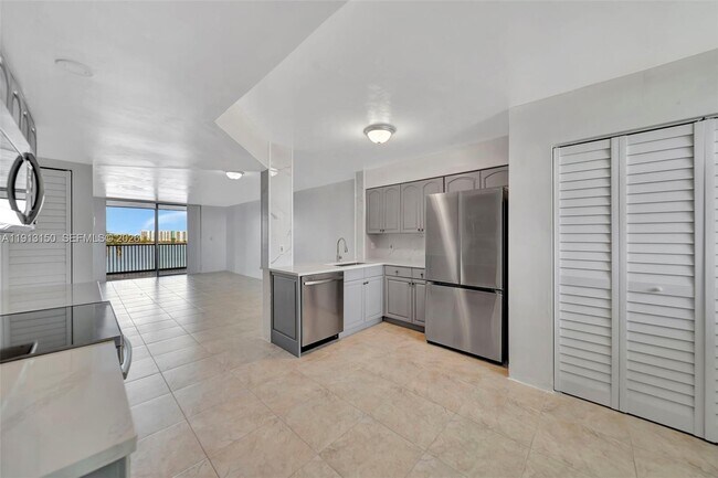 Foto del edificio - 117 Lake Emerald Dr
