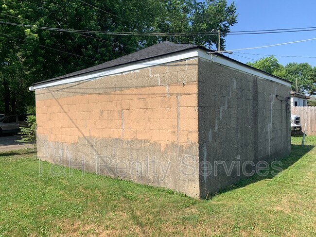 Building Photo - 3019 Meredith Ave