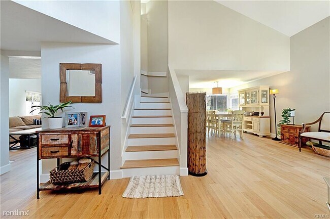 Building Photo - 3 br, 2.5 bath House - 43 Maracay