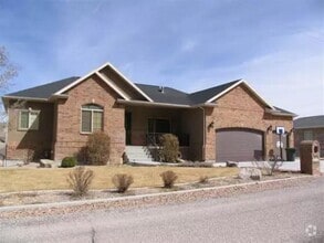 Building Photo - 2561 Fairway Ln