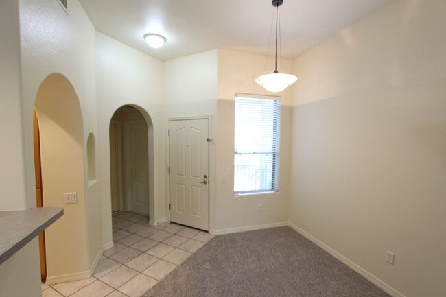 Building Photo - Spacious 2 Bedroom Condo with Private Balcony & Soaking Tub